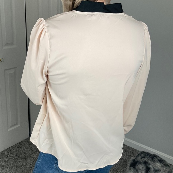 Cute Blouse with Button - Picture 2 of 3